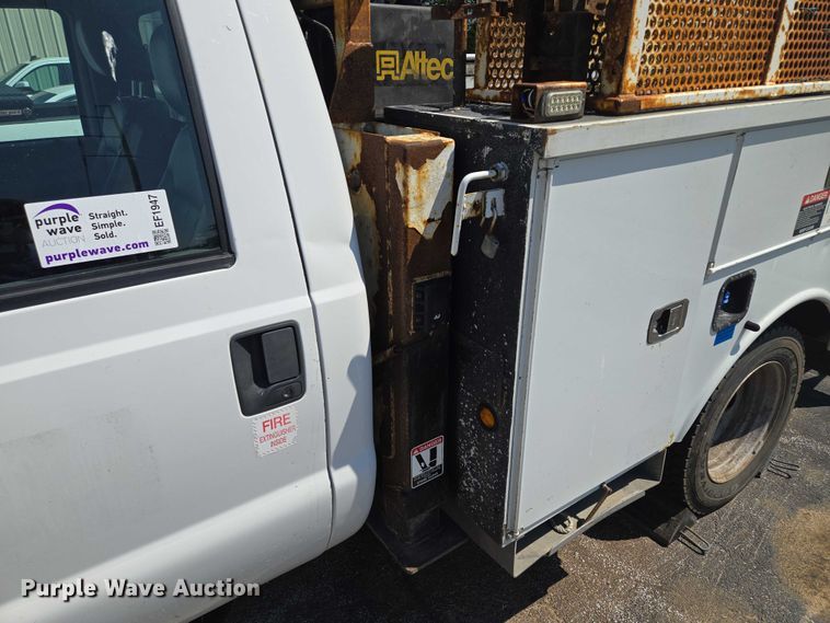 image for item EF1947 2011 Ford F550 Super Duty bucket truck
