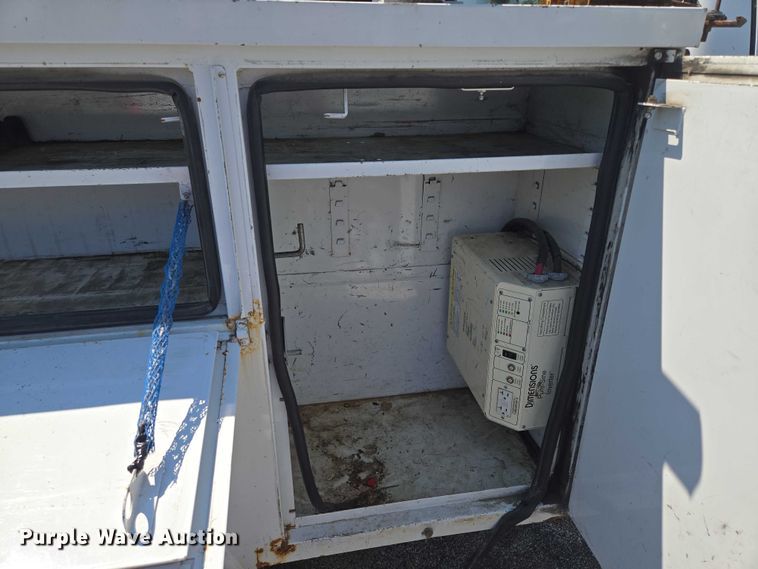 image for item EF1947 2011 Ford F550 Super Duty bucket truck