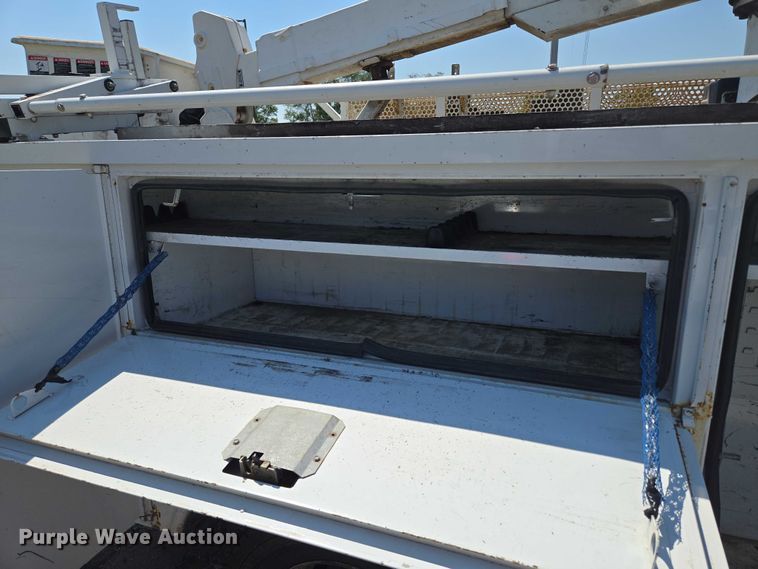 image for item EF1947 2011 Ford F550 Super Duty bucket truck