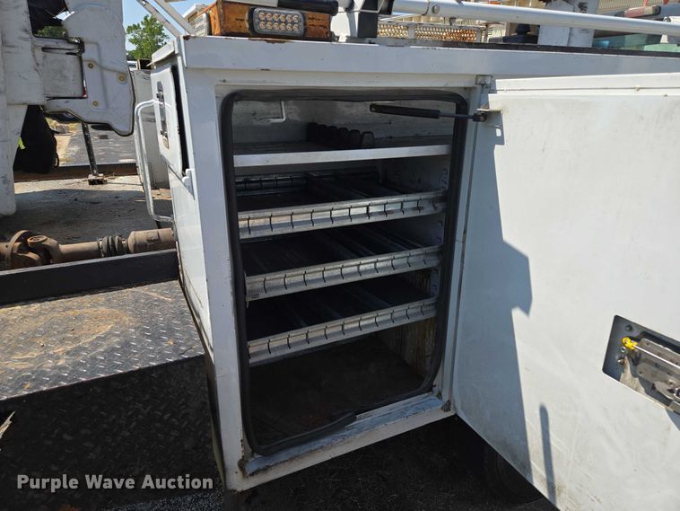 image for item EF1947 2011 Ford F550 Super Duty bucket truck