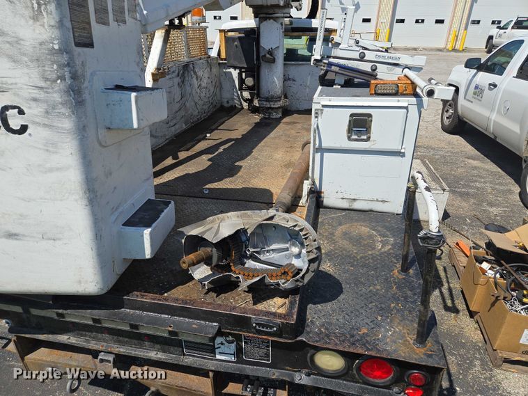 image for item EF1947 2011 Ford F550 Super Duty bucket truck