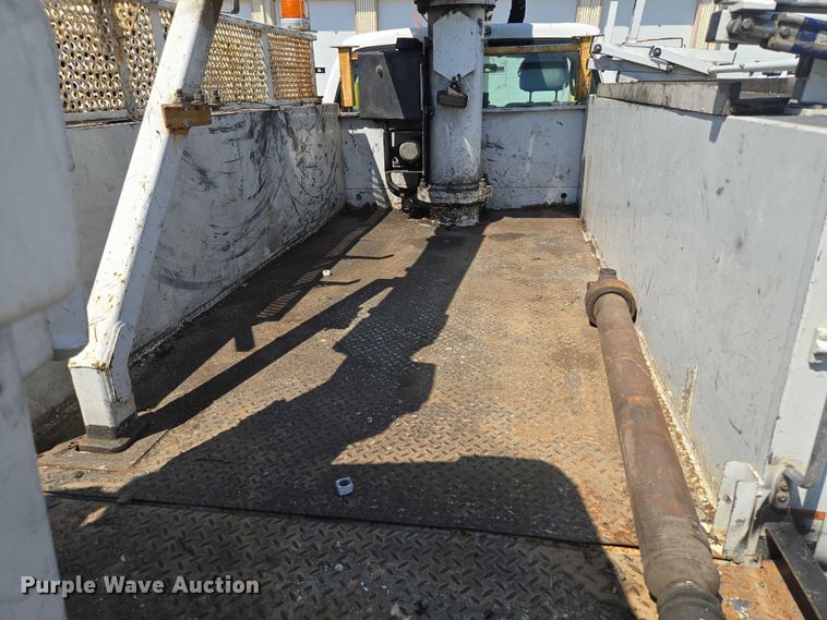 image for item EF1947 2011 Ford F550 Super Duty bucket truck