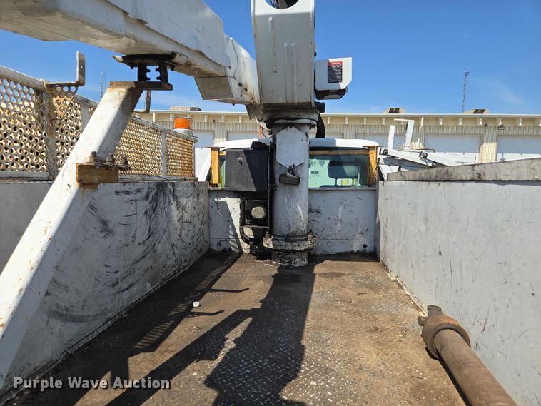 image for item EF1947 2011 Ford F550 Super Duty bucket truck