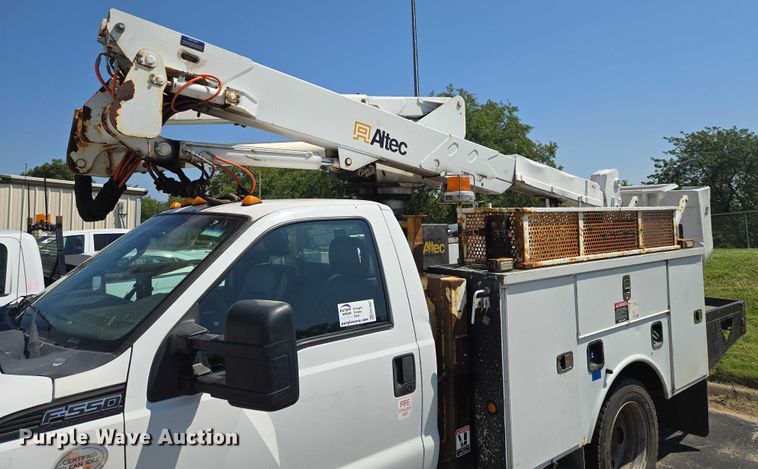 image for item EF1947 2011 Ford F550 Super Duty bucket truck