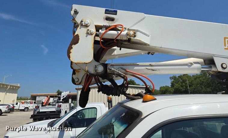 image for item EF1947 2011 Ford F550 Super Duty bucket truck