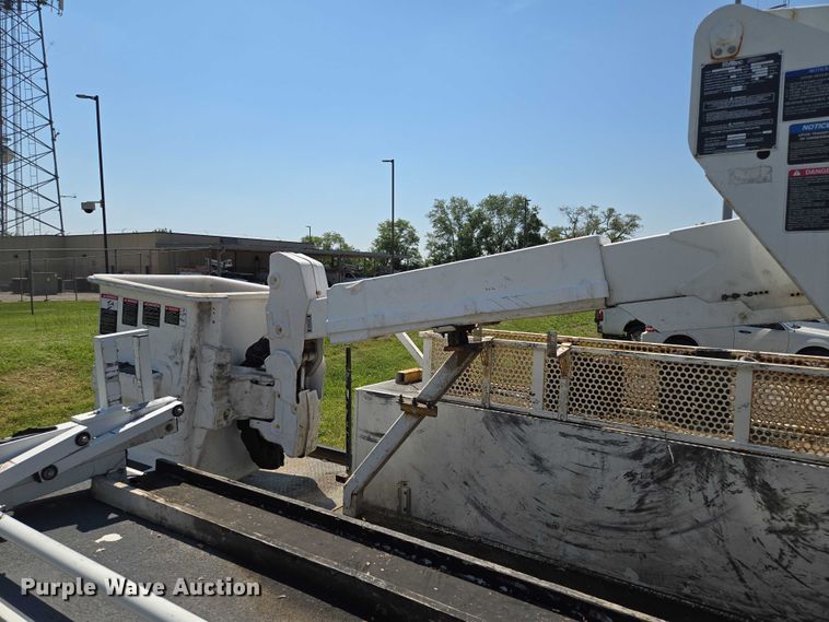 image for item EF1947 2011 Ford F550 Super Duty bucket truck