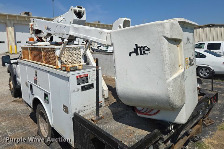 image for item EF1947 2011 Ford F550 Super Duty bucket truck