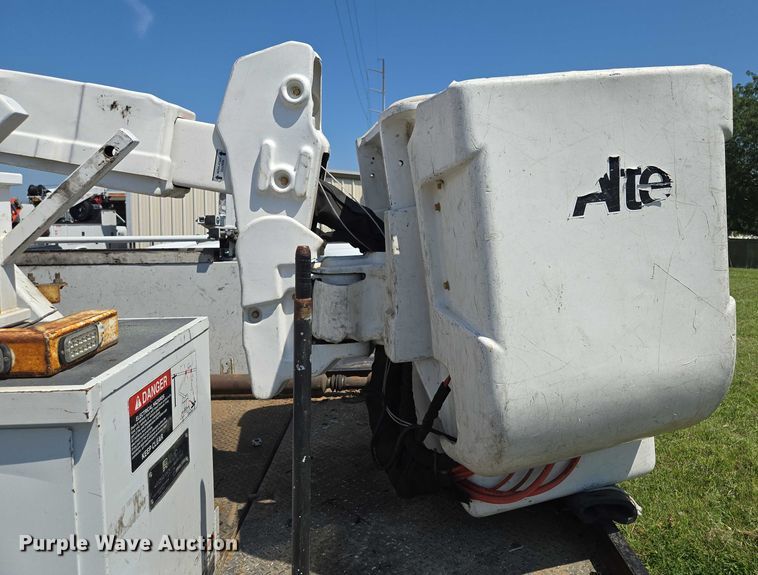 image for item EF1947 2011 Ford F550 Super Duty bucket truck