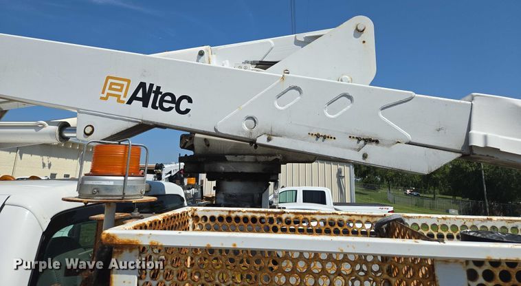 image for item EF1947 2011 Ford F550 Super Duty bucket truck