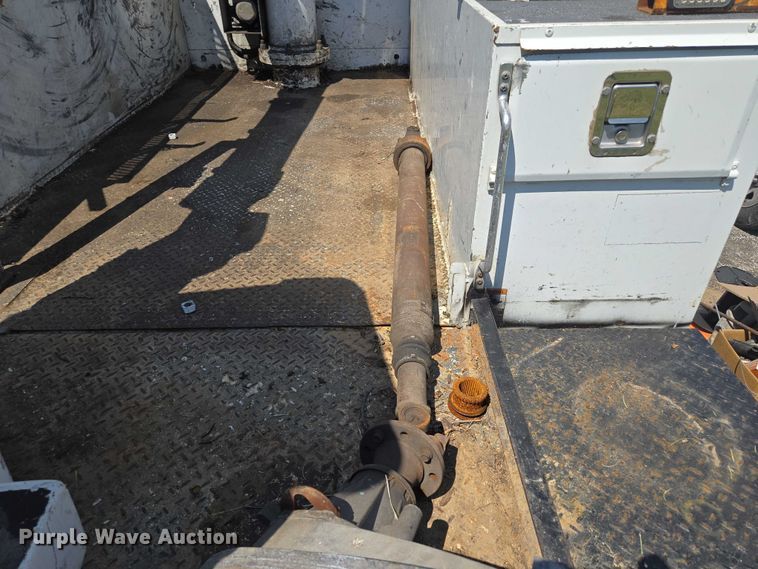 image for item EF1947 2011 Ford F550 Super Duty bucket truck