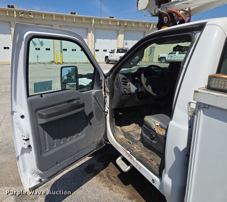 image for item EF1947 2011 Ford F550 Super Duty bucket truck