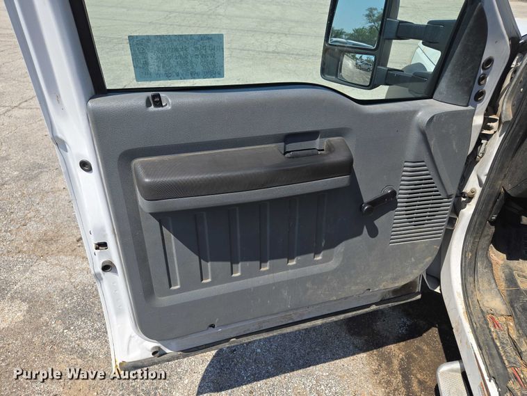 image for item EF1947 2011 Ford F550 Super Duty bucket truck