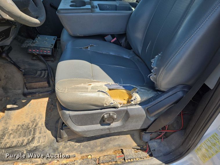 image for item EF1947 2011 Ford F550 Super Duty bucket truck