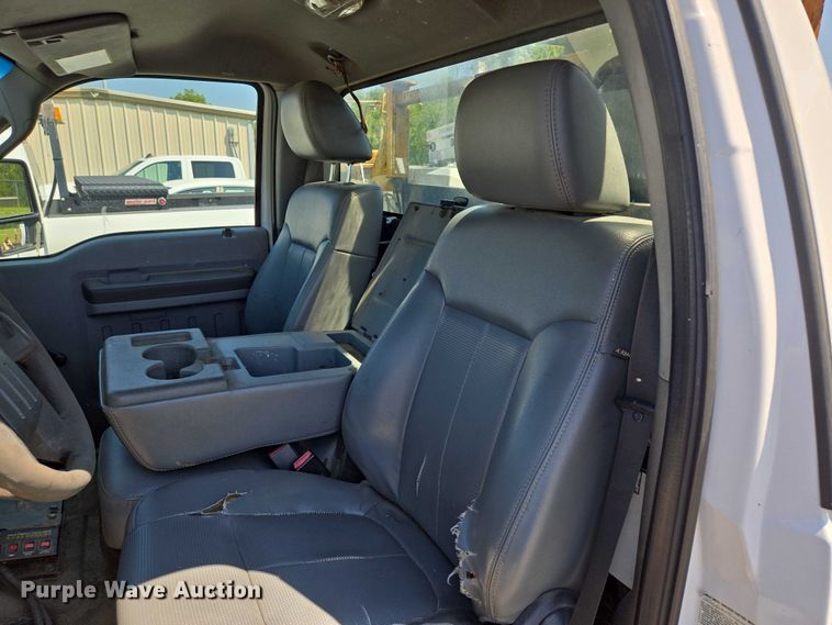 image for item EF1947 2011 Ford F550 Super Duty bucket truck