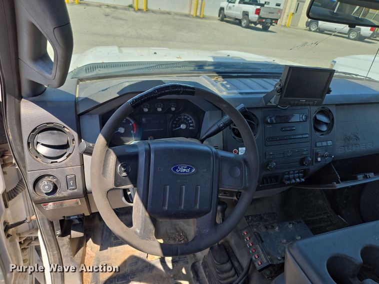 image for item EF1947 2011 Ford F550 Super Duty bucket truck