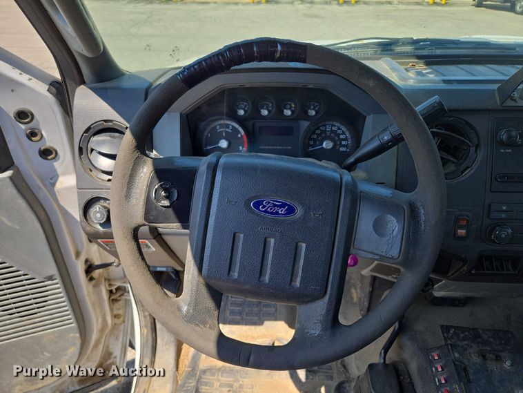 image for item EF1947 2011 Ford F550 Super Duty bucket truck