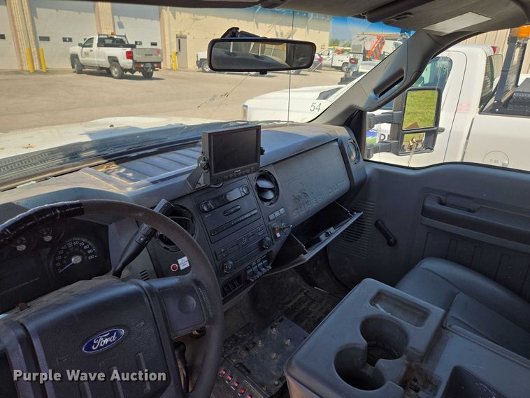 image for item EF1947 2011 Ford F550 Super Duty bucket truck