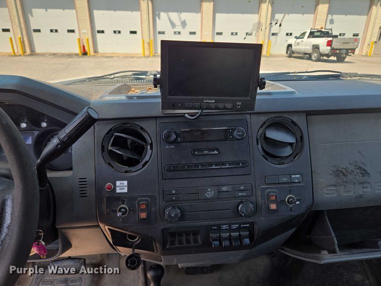 image for item EF1947 2011 Ford F550 Super Duty bucket truck