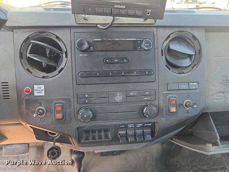 image for item EF1947 2011 Ford F550 Super Duty bucket truck