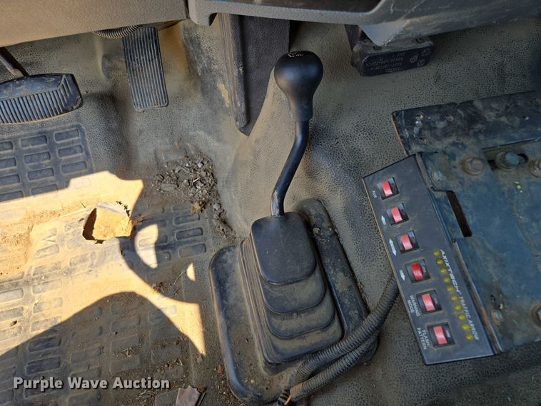 image for item EF1947 2011 Ford F550 Super Duty bucket truck