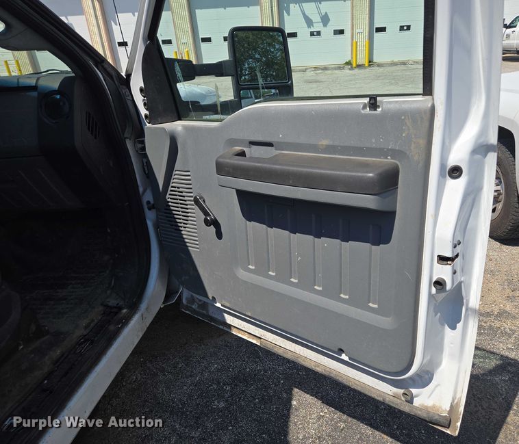 image for item EF1947 2011 Ford F550 Super Duty bucket truck