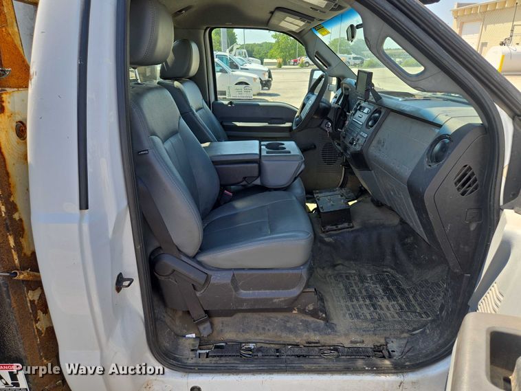 image for item EF1947 2011 Ford F550 Super Duty bucket truck