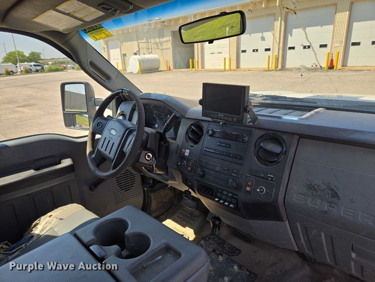 image for item EF1947 2011 Ford F550 Super Duty bucket truck