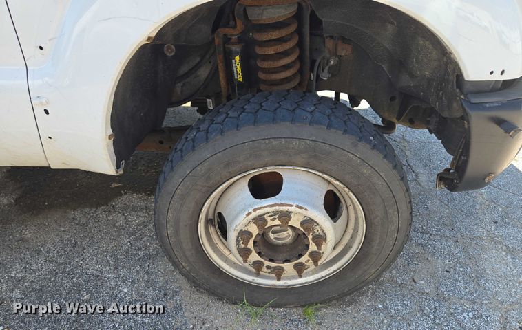 image for item EF1947 2011 Ford F550 Super Duty bucket truck