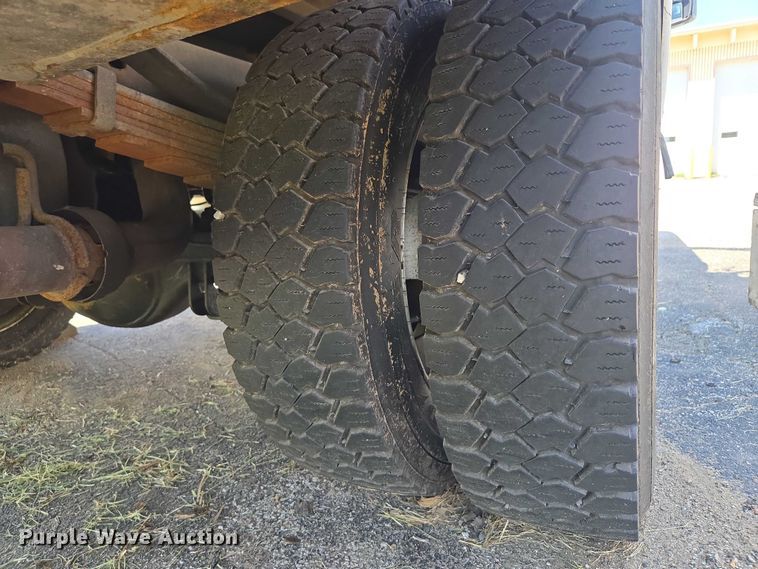 image for item EF1947 2011 Ford F550 Super Duty bucket truck