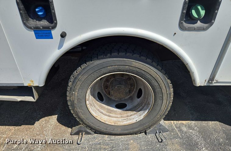 image for item EF1947 2011 Ford F550 Super Duty bucket truck