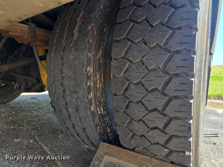 image for item EF1947 2011 Ford F550 Super Duty bucket truck