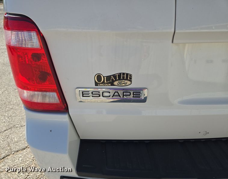 image for item EF1948 2011 Ford Escape Hybrid SUV