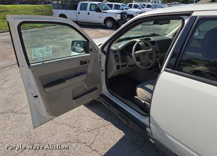 image for item EF1948 2011 Ford Escape Hybrid SUV