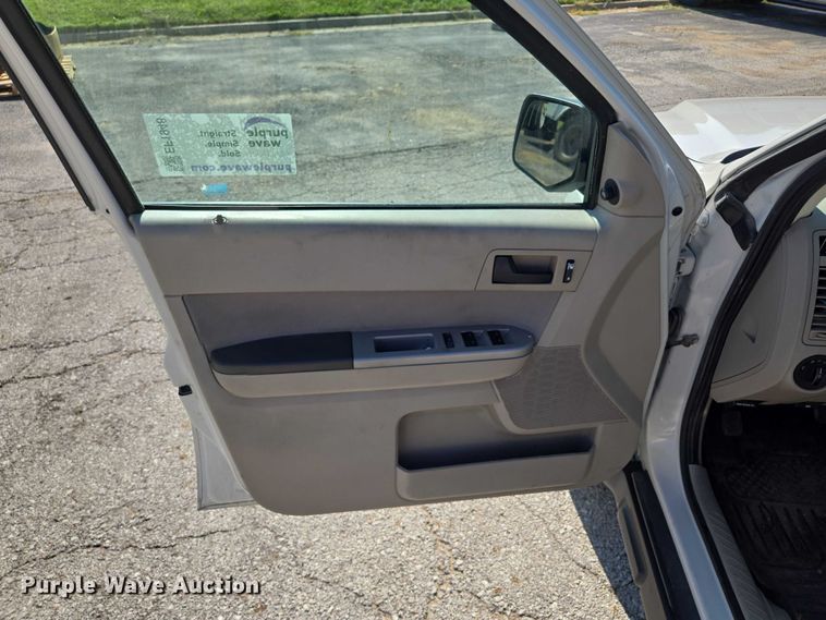 image for item EF1948 2011 Ford Escape Hybrid SUV