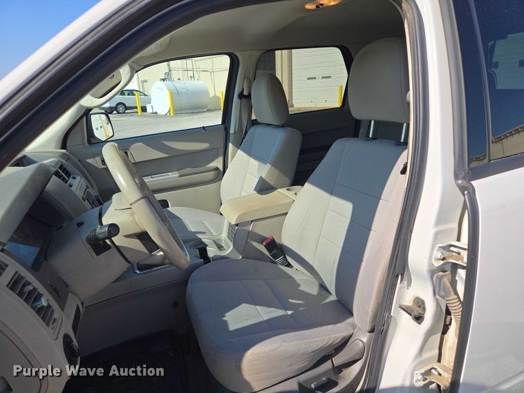 image for item EF1948 2011 Ford Escape Hybrid SUV