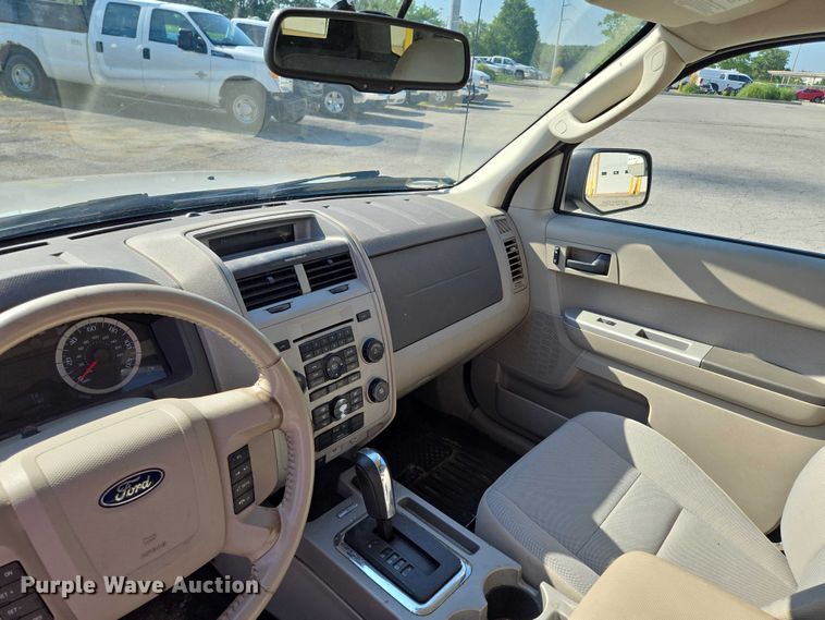 image for item EF1948 2011 Ford Escape Hybrid SUV