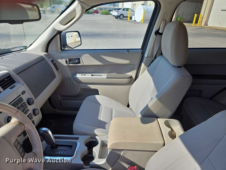 image for item EF1948 2011 Ford Escape Hybrid SUV