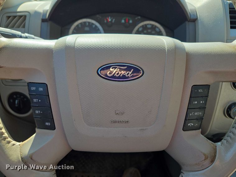 image for item EF1948 2011 Ford Escape Hybrid SUV