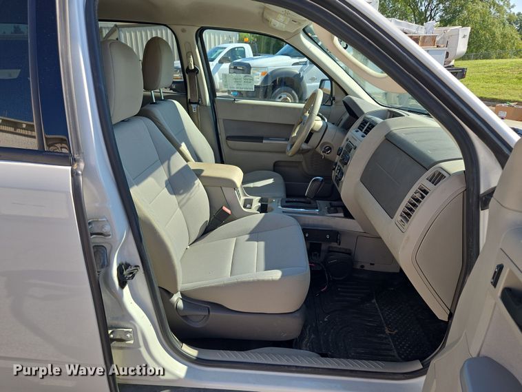 image for item EF1948 2011 Ford Escape Hybrid SUV