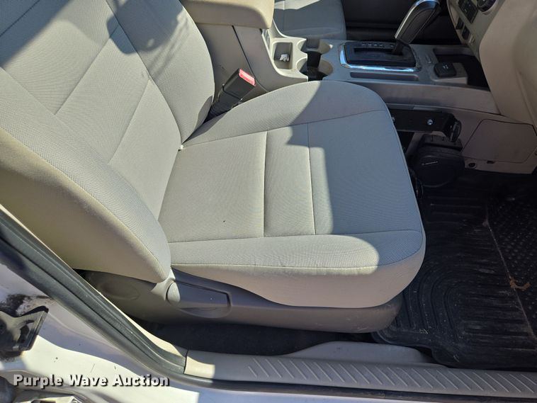 image for item EF1948 2011 Ford Escape Hybrid SUV