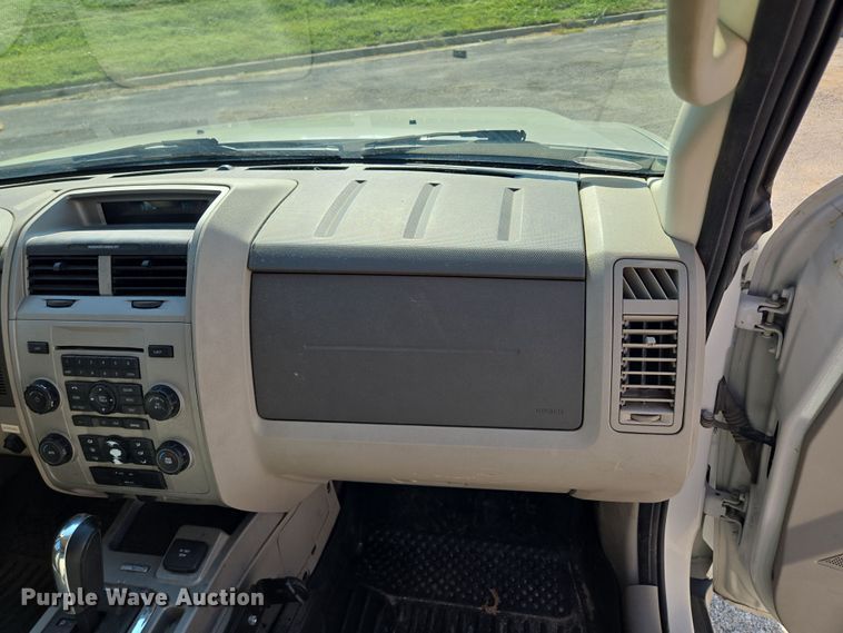 image for item EF1948 2011 Ford Escape Hybrid SUV