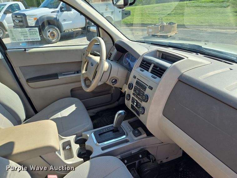 image for item EF1948 2011 Ford Escape Hybrid SUV