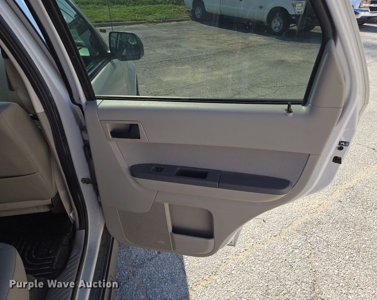 image for item EF1948 2011 Ford Escape Hybrid SUV