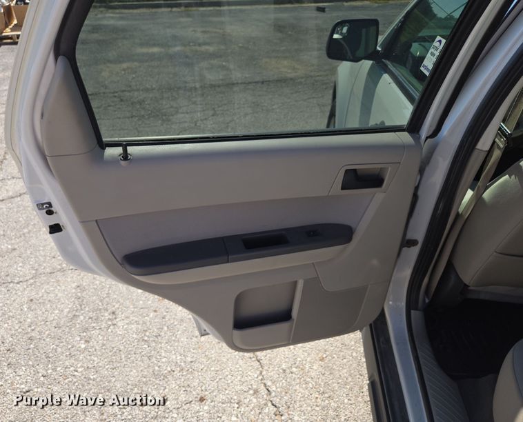 image for item EF1948 2011 Ford Escape Hybrid SUV