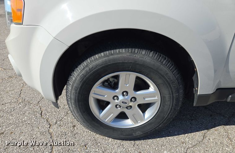 image for item EF1948 2011 Ford Escape Hybrid SUV
