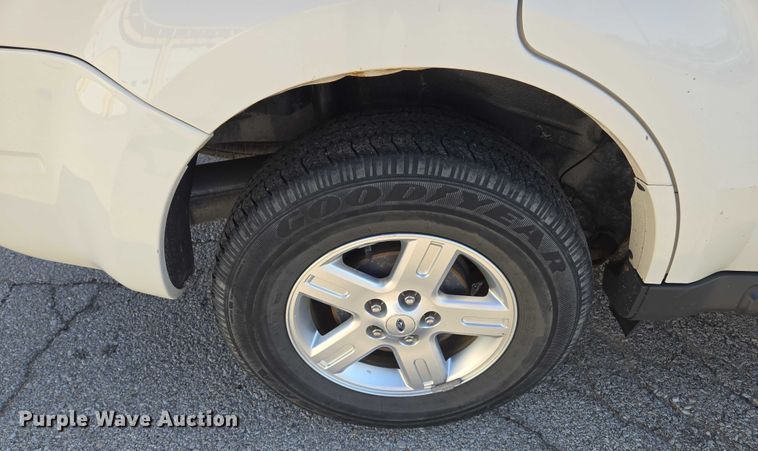 image for item EF1948 2011 Ford Escape Hybrid SUV