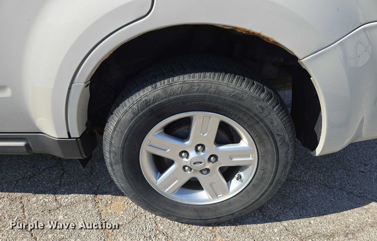 image for item EF1948 2011 Ford Escape Hybrid SUV