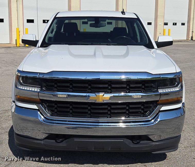 image for item EF1950 2018 Chevrolet Silverado 1500 Crew Cab pickup truck