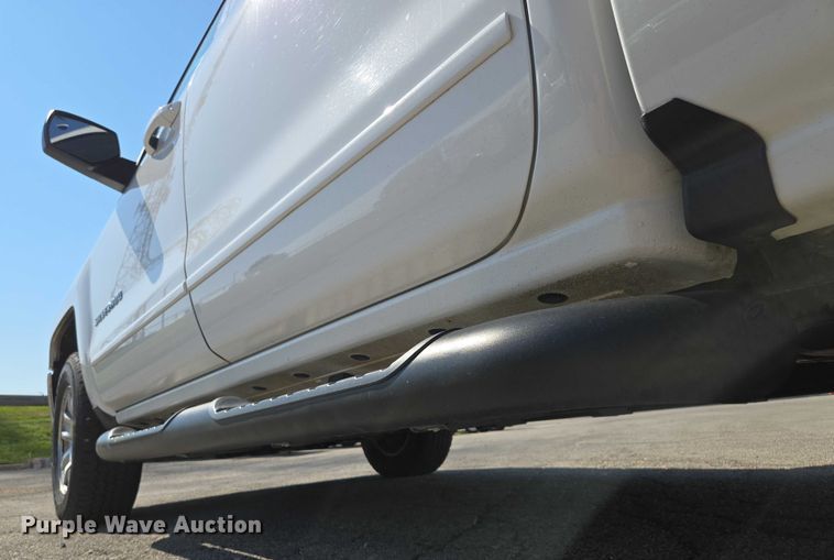 image for item EF1950 2018 Chevrolet Silverado 1500 Crew Cab pickup truck