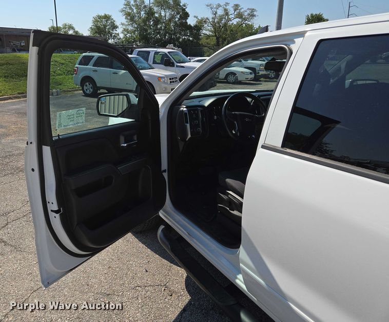 image for item EF1950 2018 Chevrolet Silverado 1500 Crew Cab pickup truck